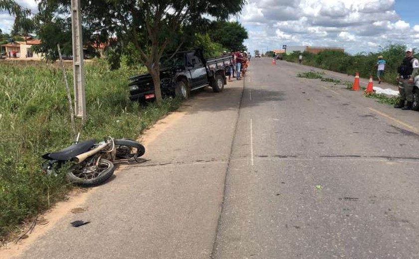 Jovem de 19 anos em motocicleta morre após colisão frontal contra D20 em Craíbas