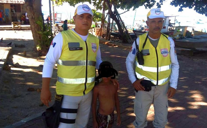 Criança perdida reencontra família com a ajuda da polícia em Maceió