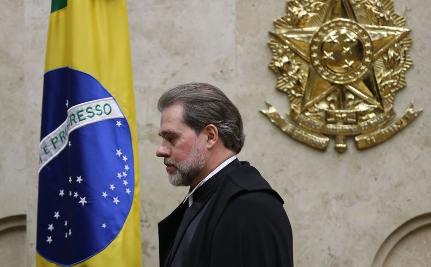 Dias Toffoli derruba decisão de Marco Aurélio que poderia soltar ex-presidente Lula