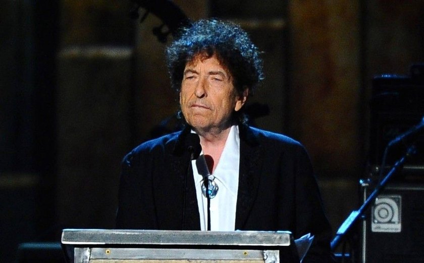 Bob Dylan fala sobre Nobel e diz que músicas são diferentes de literatura