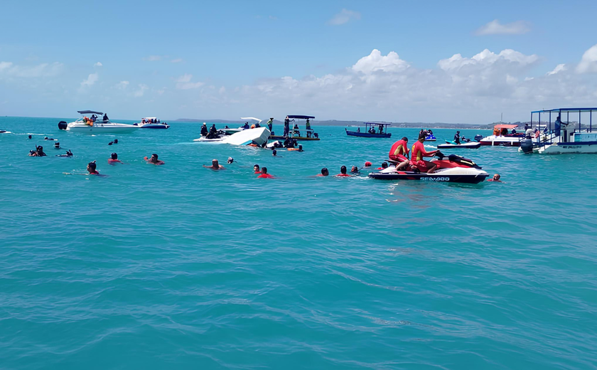 Catamarã vira na Barra Grande em Maragogi, deixando uma vítima fatal