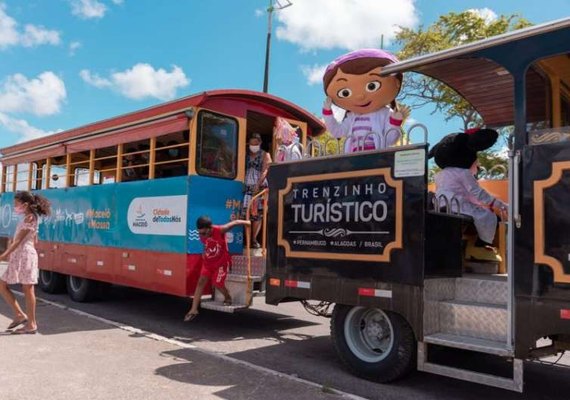 Trenzinho da Vacinação: atividades lúdicas marcam vacinação infantil no Papódromo