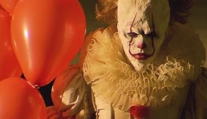 Silvio Santos esconde palhaço Pennywise em bueiro em nova pegadinha do SBT