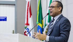 Suplente que exerceu cargo de vereador por Maceió com apoio de JHC agora está no PSB, de Paulo Dantas