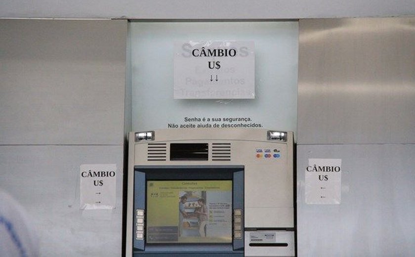 Banco do Brasil oferece saques em dólar para clientes em Maceió