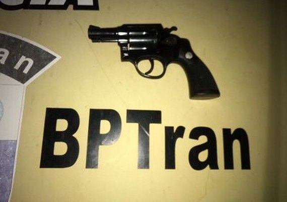 PM apreende arma de fogo no bairro do Trapiche