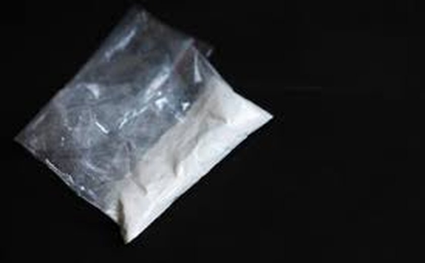 Em bar, PM apreende 10 gramas de cocaína com duas mulheres em Arapiraca