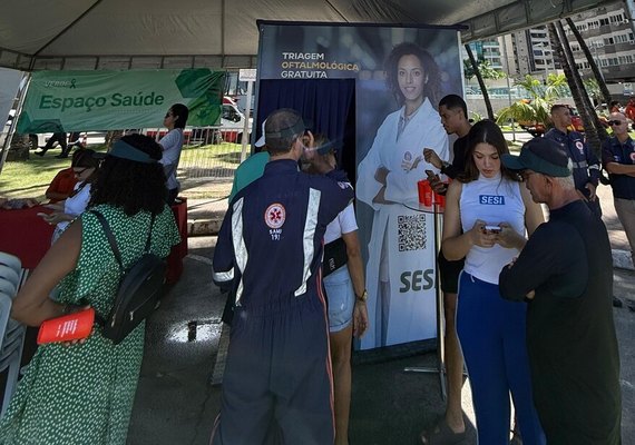Sesi leva triagem oftalmológica gratuita à ação do Abril Verde na orla de Maceió
