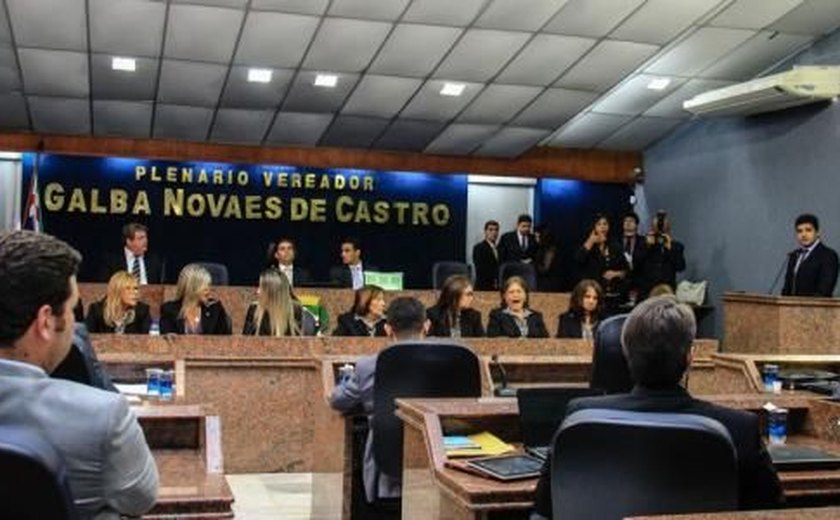 Juiz anula aumento salarial de vereadores de Maceió