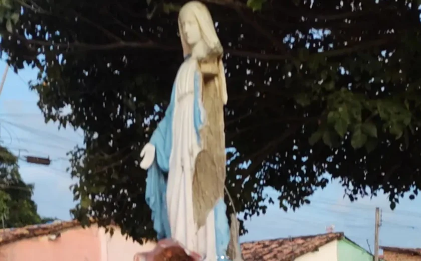 Vândalos destroem imagem de Nossa Senhora das Graças em praça
