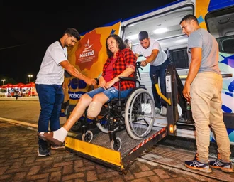 Prefeitura de Maceió disponibiliza transporte adaptado para pessoas com deficiência durante o Verão Massayó