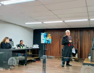 Serial killer volta a justificar assassinatos dizendo agir para “eliminar o mal” durante julgamento