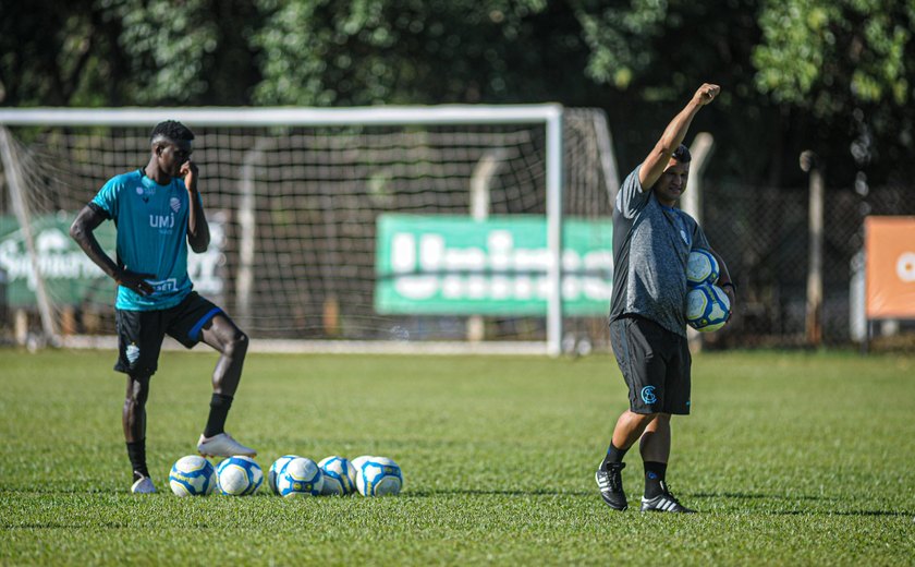 CSA recebe reforço e acelera treinos para encarar Athletic