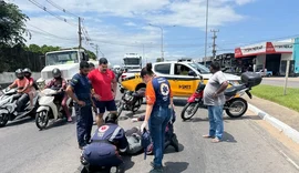 Mulher fica ferida após colisão entre motocicleta e cinquentinha em Arapiraca