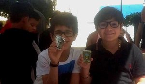 Praça de Arapiraca vira ponto de troca de figurinhas da Copa