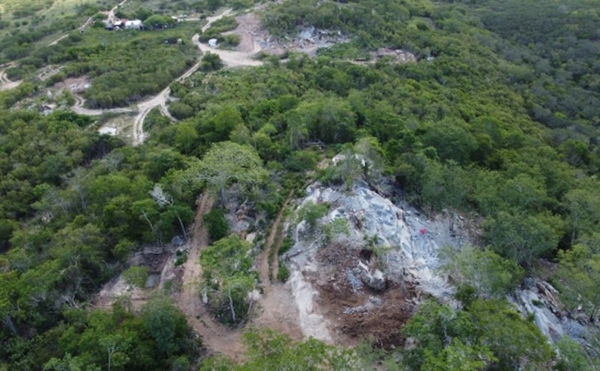 Durante operação conjunta, BPA flagra extração irregular de recursos minerais em Traipu