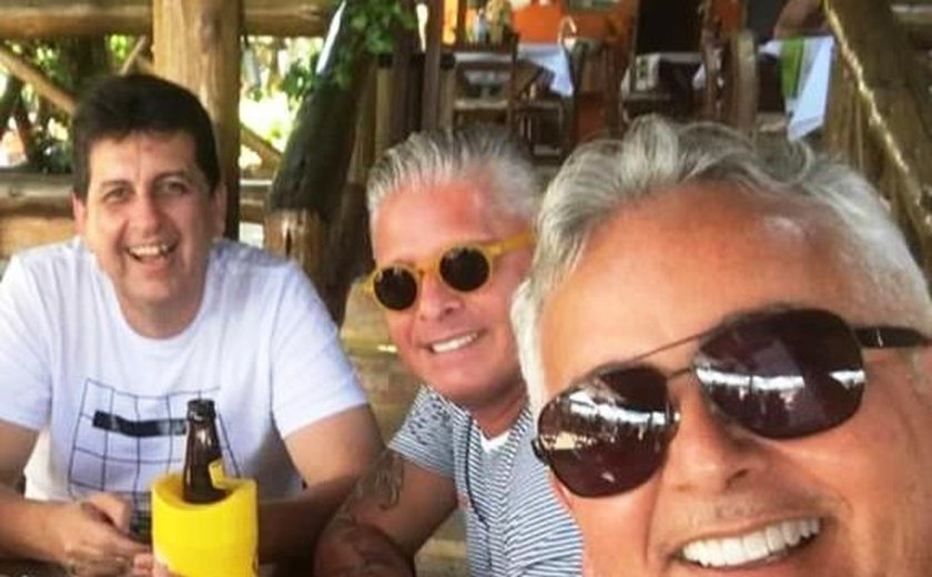Foto com secretários de Teófilo e empresário em praia do Ceará irrita internautas