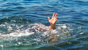 Adolescente é levada para HGE depois de se afogar e outra pessoa está desaparecida