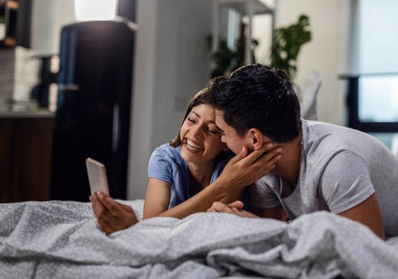 Casais mais felizes não expõem a vida na internet