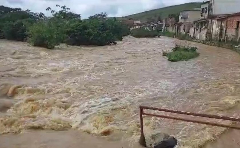 Nível do Rio Jacuípe sobe e Defesa Civil orienta ribeirinhos a deixarem suas casas