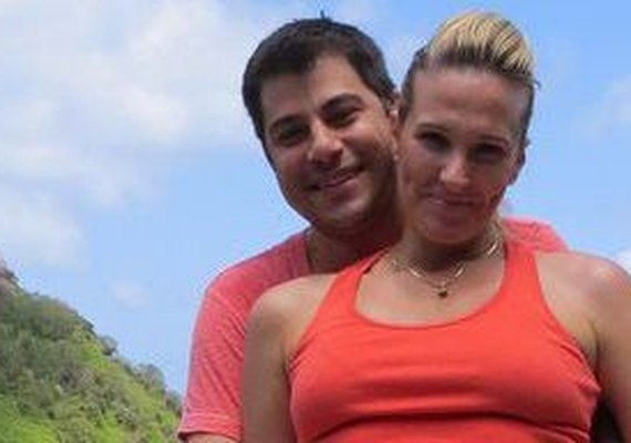 Atitude de esposa de Evaristo Costa “revolta” e provoca “guerra” na internet