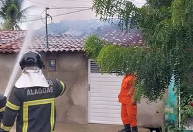 Incêndio destrói dois quartos de residência em Palmeira dos Índios
