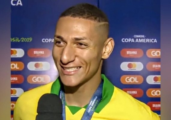 Entrevista de Richarlison ao Olé mostra que ele é o jogador mais politizado do Brasil