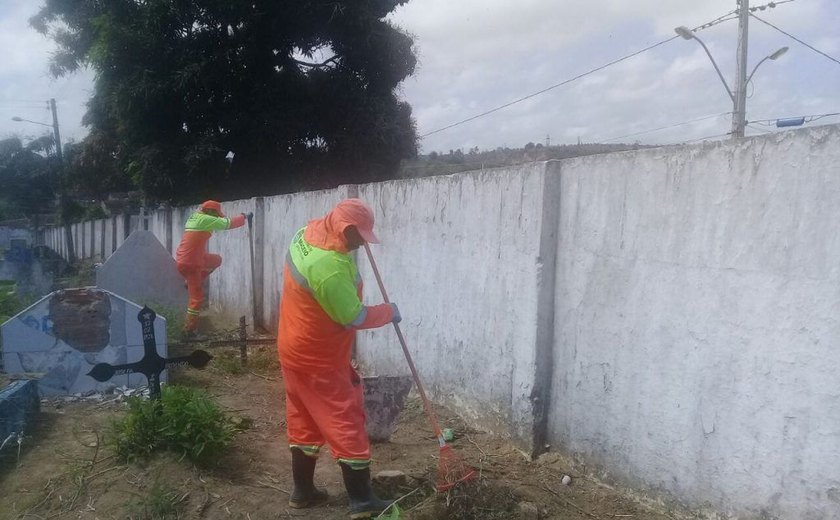 Agentes reforçam limpeza de cemitérios de Maceió para o Dia de Finados