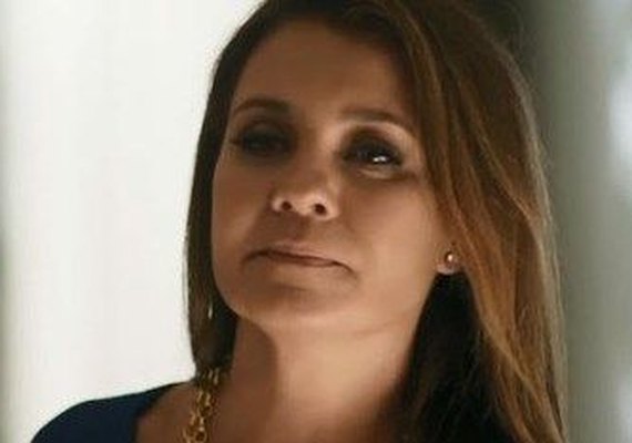 Laureta atira larvas e mariscos contra Luzia e a humilha sem piedade