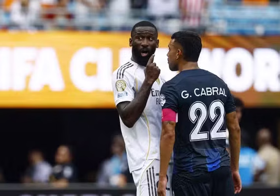 Com um a menos desde os 6 minutos, Real Madrid vence o Pachuca