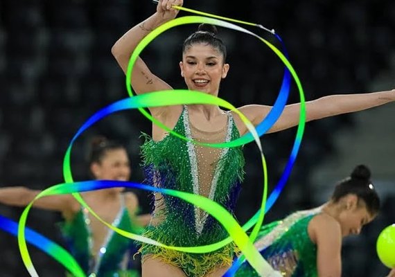 Vereador propõe comenda e homenageia campeã mundial de ginástica rítmica Duda Arakaki
