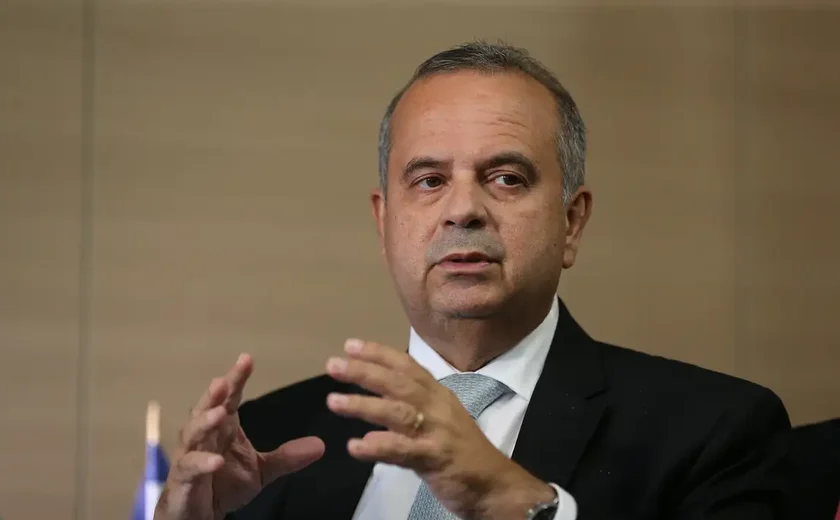 Coordenador de campanha se diz surpreso com fuga de Flávio Bolsonaro