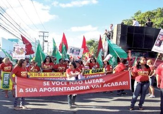 Trabalhadores voltam a cruzar braços
