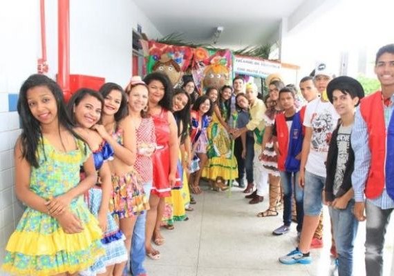 Escolas da rede estadual promovem São João temático sobre os 200 anos de Alagoas