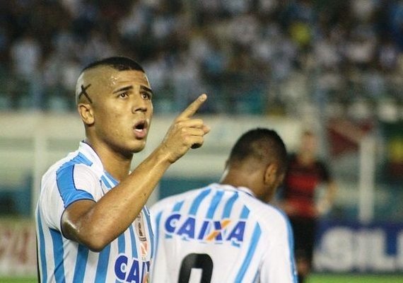 Paysandu marca de pênalti e derrota o lanterna Náutico no Mangueirão