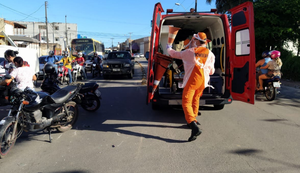 Bombeiros socorrem mulher atropelada na Santa Lúcia