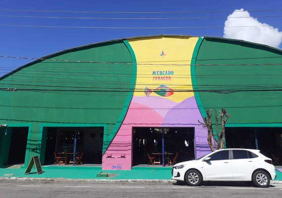 Mercado do Jaraguá ganha nova fachada com pintura de artista local