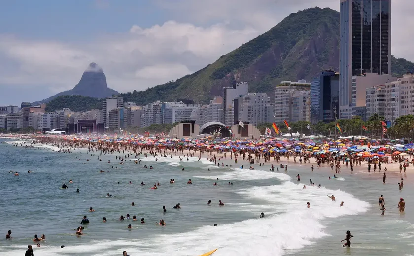 Ressaca leva bombeiros a realizarem 547 salvamentos nas praias do Rio