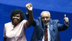 Davi Alcolumbre homenageia Paulo Paim no fim da 6x1; entenda motivo
