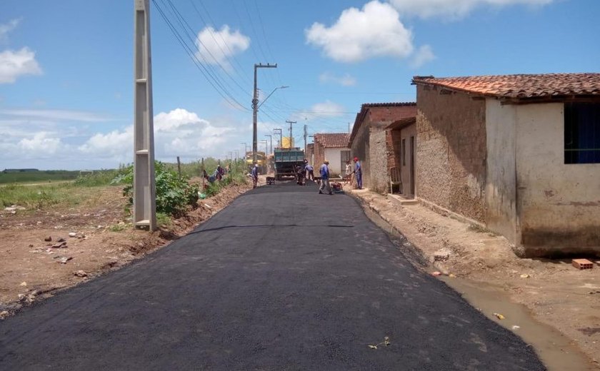 Prefeitura realiza ações de infraestrutura no Conjunto Carminha, no Benedito Bentes