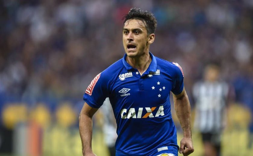 Cruzeiro e Palmeiras encaminham acordo para troca de Fabiano e Robinho