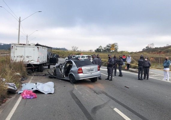 Acidentes com 7 veículos deixam ao menos 3 mortos e 5 feridos na Grande SP