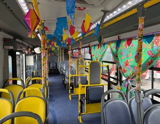 'Ônibus do Forró' leva música, alegria e o clima junino para passageiros de Maceió