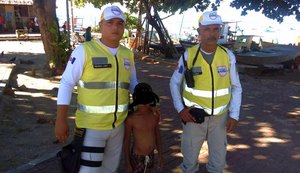 Criança perdida reencontra família com a ajuda da polícia em Maceió