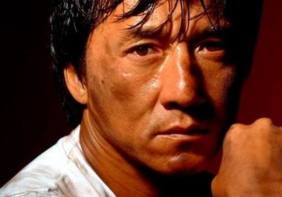 Homossexual, filha de Jackie Chan vira moradora de rua