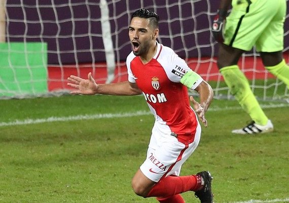 Falcao García faz dois, Fabinho marca de pênalti e Monaco atropela