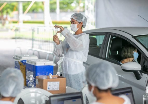 Pfizer: Coruripe inicia vacinação da população geral de 56, 55 e 54 anos