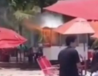 Fogo atinge barraca de ambulante na Ponta Verde