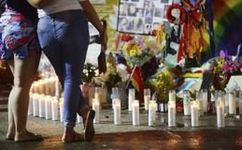 Tribunal dos EUA absolve viúva de atirador da boate Pulse em Orlando