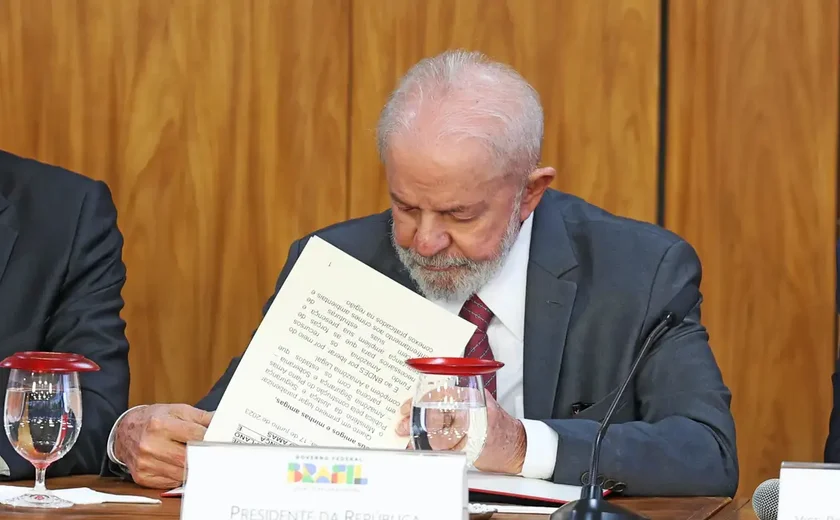 Lula veta lei que reconhece estágio como experiência profissional